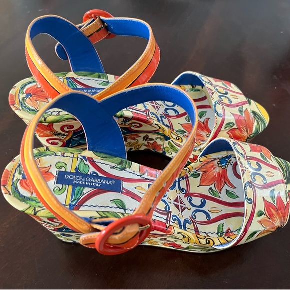 Likely Used Dolce and Gabbana Sandals Size 7 - Picture 3 of 3